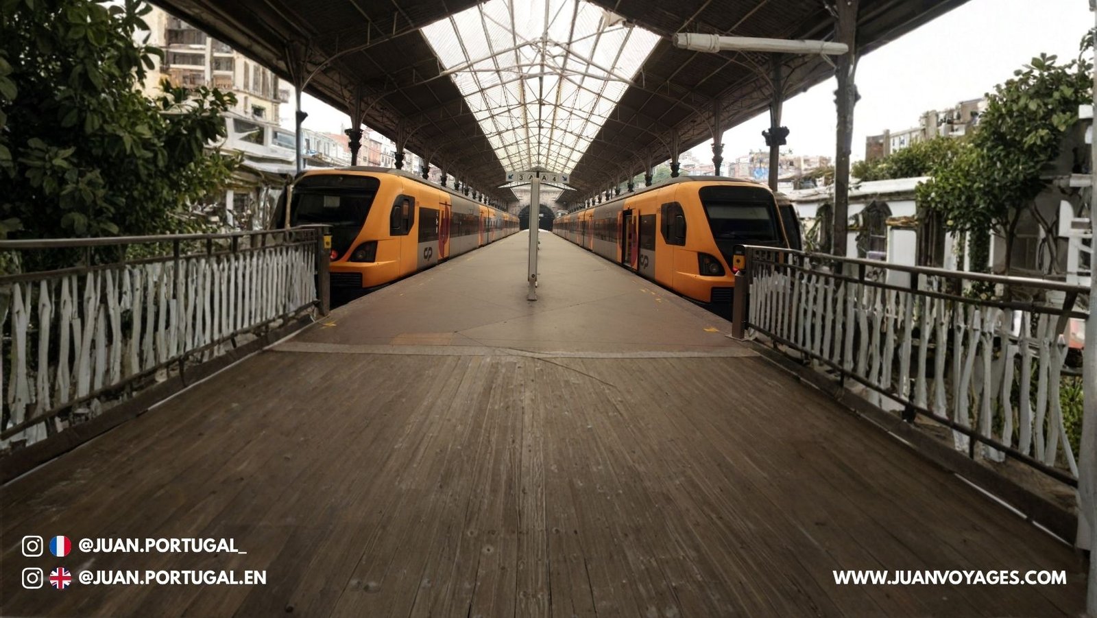 Deux trains jaunes de la CP stationnés dans une gare portugaise, illustrant le Pass Ferroviário Verde pour voyager à travers le Portugal.
