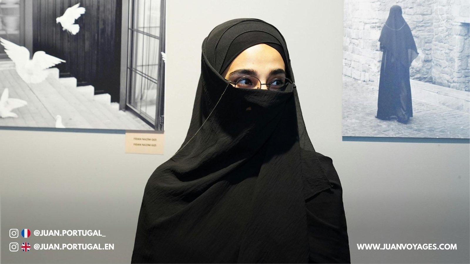 Femme vêtue d'une burqa noire au Portugal, symbolisant la nouvelle loi sur l'interdiction du voile intégral dans l'espace public.